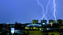 Nagla promjena u Zagrebu: Upaljen narančasti meteoalarm, DHMZ upozorava na tuču i olujne udare