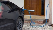 Stručnjaci upozoravaju: Obična utičnica nije predviđena za svakodnevno punjenje električnih automobila