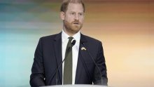 Svi se pitaju gdje je Meghan: Princ Harry iznenadio solo dolaskom na proslavu u Los Angelesu