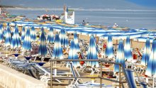 Turisti u nevjerici: Pogledajte koliko košta najam ležaljki na talijanskoj obali