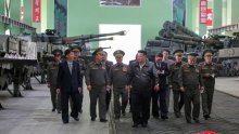 Kim Jong Un obišao novu tvornicu, želi još veći nuklearni arsenal