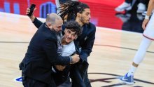 Skandal u finalu NBA lige: Navijač utrčao u teren i krenuo prema zvijezdi Spursa...