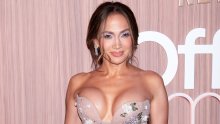 Jennifer Lopez istaknula obline, no na kraju se morala boriti s vlastitom haljinom