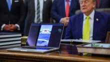 VIDEO Trumpa prozvali da spava u Ovalnom uredu, Bijela kuća objavila žestok odgovor