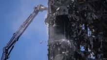 Pokvario se golemi bager za rušenje Vjesnika: Podvožnjak se ipak ne otvara večeras?