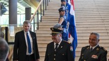 Posramljeni bivši direktor danas opet postrojavao mažoretkinje: 'To se vas ne tiče'