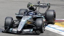 Antonelli slavio u kaotičnoj utrci, Leclerc se zabio u ogradu, Verstappen odustao na startu