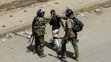 Prosvjedi u Keniji zbog centra za ebolu za Amerikance: Policija ispalila suzavac