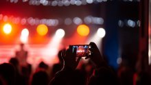 Možete li uživati u koncertu bez mobitela? Neki glazbenici uvode zabrane