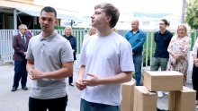 Mladi SDP-ovci održali performans: Za rješavanje ovog problema ostaju nam samo kartonske kutije