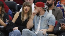Pogledajte ludo dobru haljinu Taylor Swift koja u prvi plan ističe njezin najveći adut