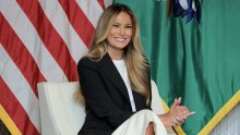 Melania Trump oduševila u chic crno‑bijeloj kombinaciji koja odiše elegancijom