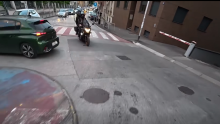 VIDEO Motociklist vozio u suprotnom smjeru i skrivio nesreću, traže ga