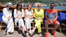 Rafija dobro izgleda na svemu, a to je pokazala i Zrinka Cvitešić tenisicama koje bi mnogi poželjeli u ormaru