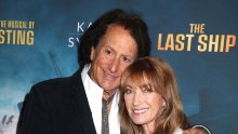 Jane Seymour se udaje peti put: 75-godišnja glumica potvrdila zaruke s liječnikom i glazbenikom