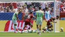 Reakcija katarskog izbornika na gol je hit. Dok njegovi igrači slave...