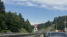 Uklonjena vozila iz sudara na A6, još uvijek se vozi u koloni