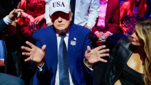 Trump pretvorio Bijelu kuću u UFC arenu: Borbe gledao iz prvog reda na svoj 80. rođendan