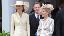 U hit nijansi: Kate Middleton zablistala u divnoj haljini s posebnom pričom