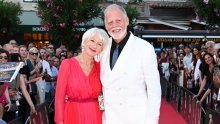 Nisu skidali osmijeh s lica: Helen Mirren i suprug zablistali u rijetkom zajedničkom izlasku