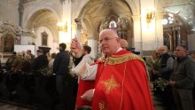 Uzinić osudio ustaški ZDS i nacističke simbole na procesiji u Rijeci