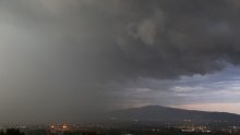 VIDEO Najavljeno nevrijeme stiglo do Zagreba: Za dvije regije upaljen meteoalarm