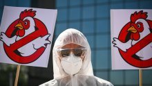 Zelena akcija i Prijatelji životinja prosvjedovali ispred NSK: 'Gdje dođu megafarme, života nema'