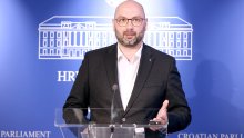 Baksa: 'Ozbiljna politika ne proizvodi skandale, nego predlaže zakone'