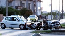 Tragedija kod Osijeka: Žena skretala u dvorište, motociklist udario u auto i poginuo