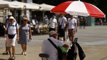 Polovica Francuske u narančastom stanju pripravnosti: Poremećena nastava i promet