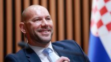 U crveno‑bijeloj koloni: Ministar Habijan iz SAD‑a pokazao navijačku euforiju za Vatrene