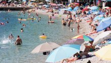 Policajci reanimirali i spasili ženu na plaži u Medveji