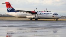Prvi avion iz Beograda sletio na Brač: Evo kakav su doček pripremili putnicima