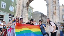FOTO U Puli održana treća Povorka ponosa: 'Daj si kuraja, iščimo si prava'