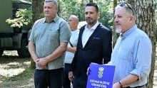 Peternel došao u Brezovicu, došlo do incidenta: 'Od koga ti je baba spašavala Židove?'
