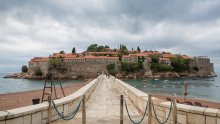 Otvara se jadranski raj: Komplet ležaljki naplaćuju čak 240 eura, ali u pozadini bukti ozbiljan skandal!