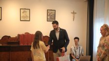 U Beogradu uručene svjedodžbe prvoj generaciji učenika na hrvatskom jeziku