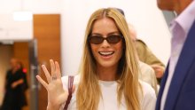 Svi ga pokušavaju iskopirati: Putni stajling Margot Robbie postao viralni hit