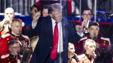 VIDEO Nadlijetali bombarderi, vijorile se zastave: Ovako je Trump otvorio veliko slavlje