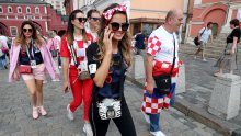 Vanja Modrić, Izabel Kovačić i Adriana Ćaleta-Car navijaju u kockicama, ali s opako dobrim torbicama
