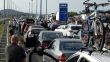 Zbog prometne nesreće na izlazu G. Ploča kolona 8 km