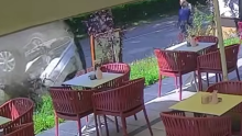 [VIDEO] Auto završio na krovu: Ozlijeđena jedna osoba, ali žrtava je lako moglo biti još