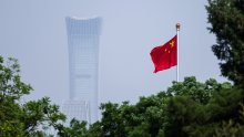 Mali zrakoplov udario u najvišu zgradu Pekinga? Dramatične snimke kruže društvenim mrežama