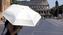 Izvanredne mjere: Temperature idu iznad 40 °C, željeznice i škole u problemima