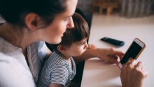 Opsežna studija pokazala kako ekrani utječu na bebe: 'Odgovornost ne smije biti samo na roditeljima'