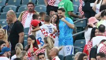 Vatreni se popeli na tribinu, pogledajte tko ih je tamo dočekao