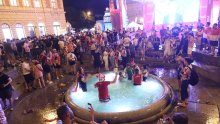 Sinoć se nije spavalo: Pogledajte nezaboravne scene slavlja diljem zemlje