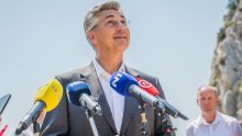Premijer kritizirao trgovačke centre: To nije normalno, ali Vlada tu ne može ništa
