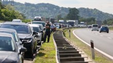 Kaos na autocesti A1: Gori automobil, velika kolona prema moru. Zastoji i na obilaznici