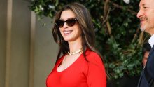 Trudna Anne Hathaway u upečatljivom izdanju: Od glave do pete zasjala u crvenom izdanju